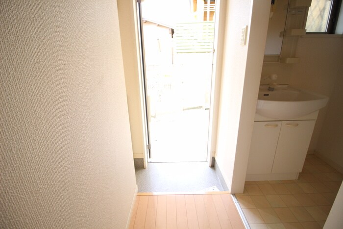 物件内観写真10　(玄関)