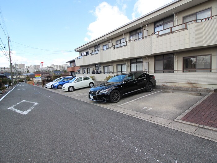 物件外観写真2　(駐車場)