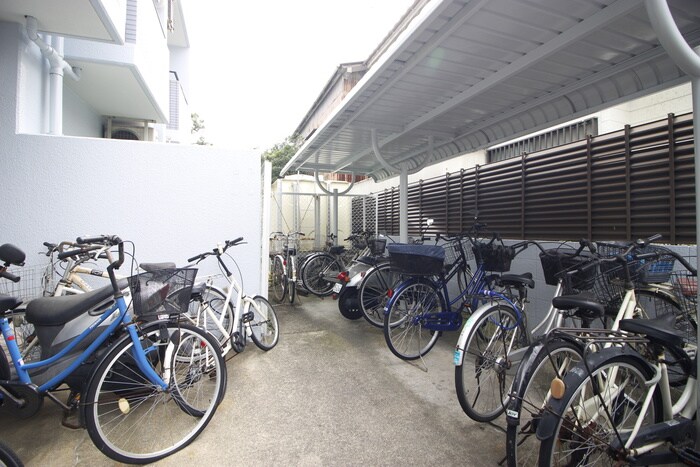 物件外観写真4　(駐輪場)