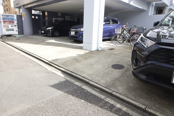 物件外観写真5　(駐車場)