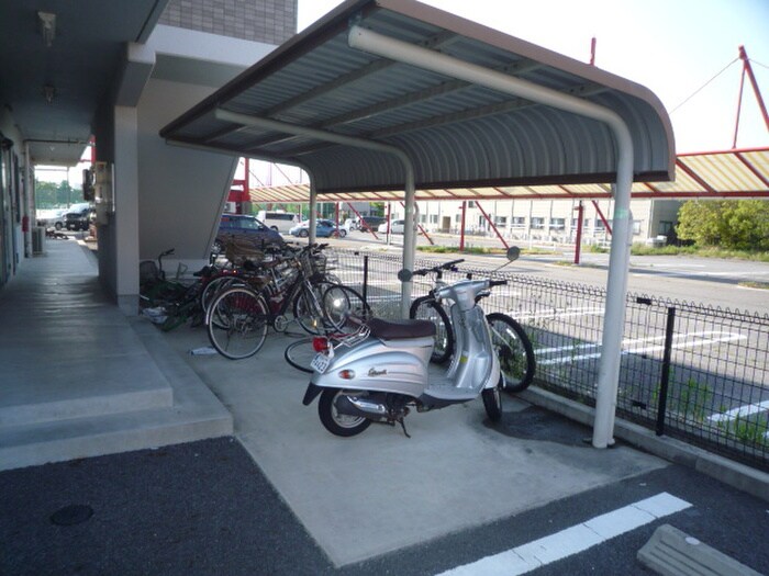物件外観写真3　(駐輪場)
