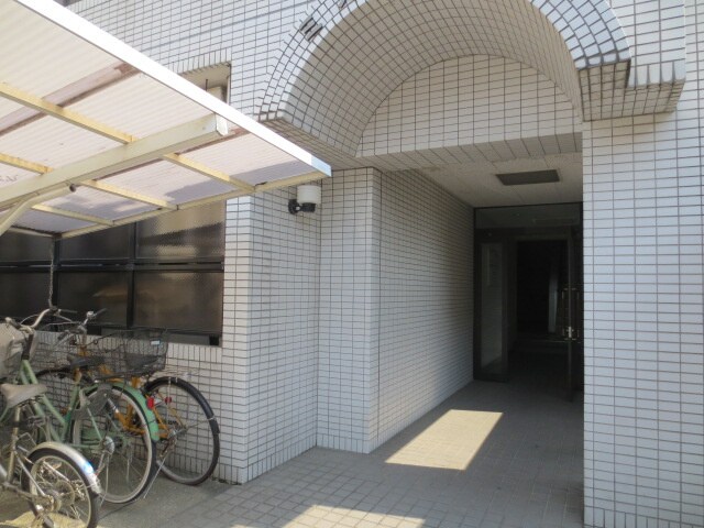 物件外観写真2　(エントランス部分)