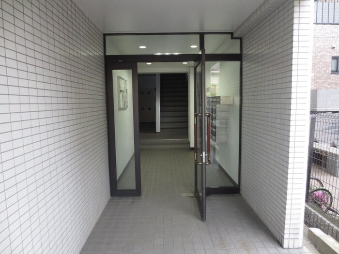 物件外観写真4　(エントランス部分)