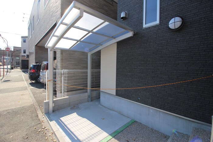 物件外観写真4　(駐輪場)