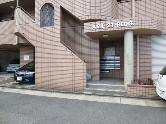 物件外観写真2　(エントランス部分)