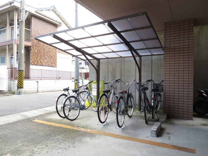 物件外観写真3　(駐輪場)
