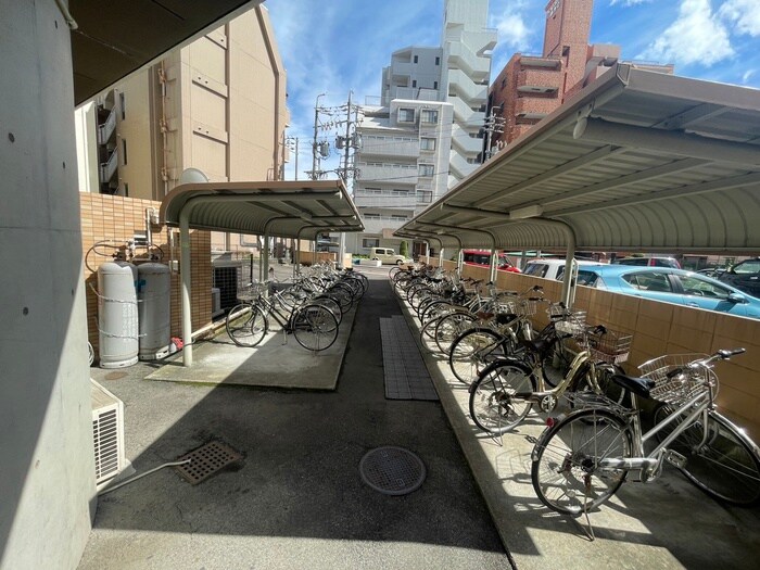 物件外観写真4　(駐輪場)