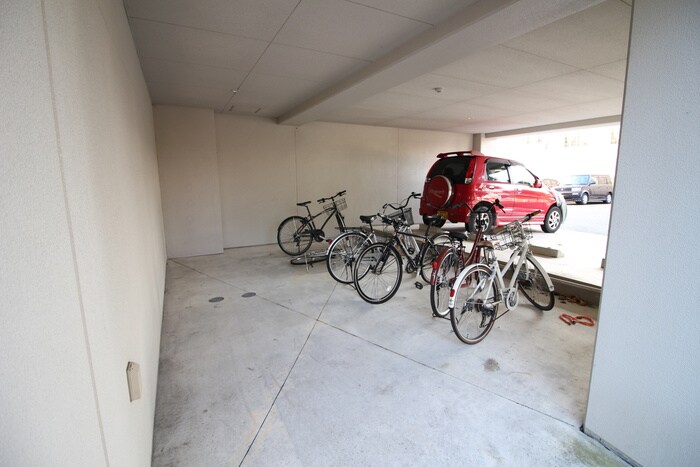 物件外観写真5　(駐輪場)