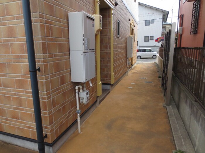 物件外観写真3　(エントランス部分)