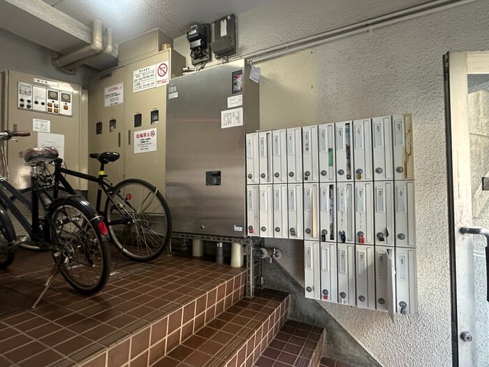 物件外観写真2　(エントランス部分)