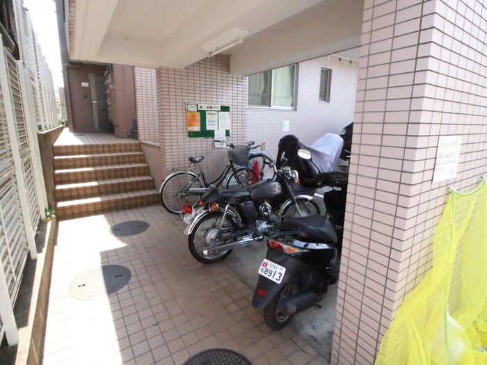 物件外観写真5　(駐輪場)