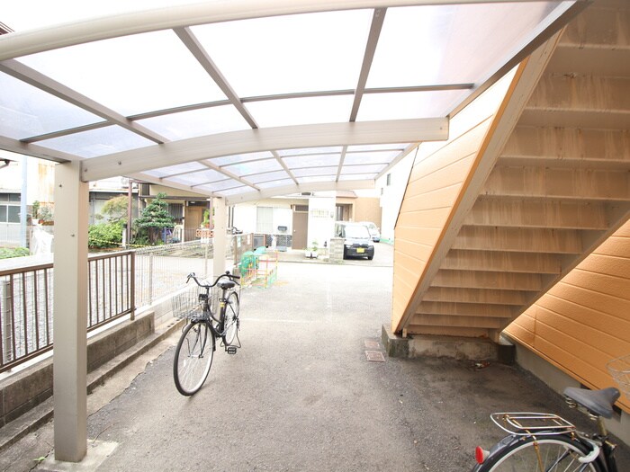物件外観写真5　(駐輪場)