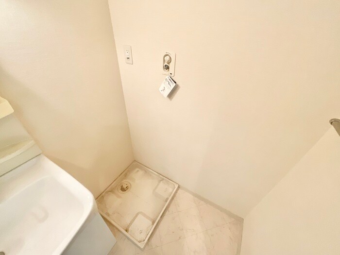 物件内観写真16　(洗濯機置場)