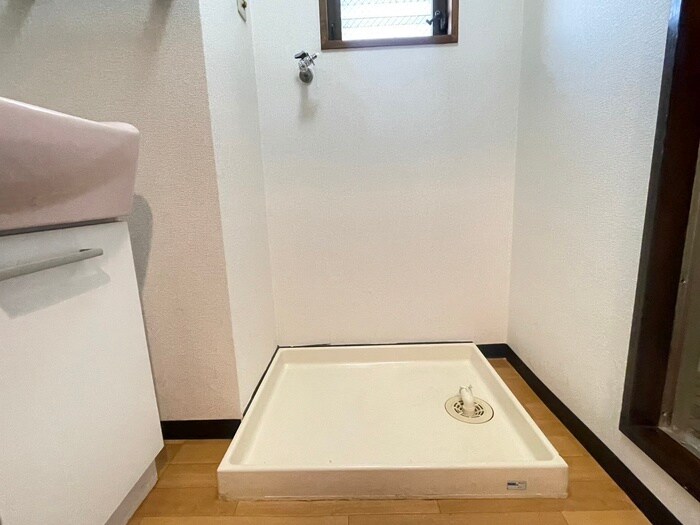 物件内観写真14　(洗濯機置場)