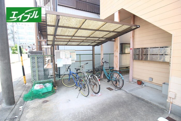 物件外観写真2　(駐輪場)