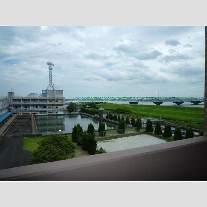 物件内観写真14　(室内からの展望)