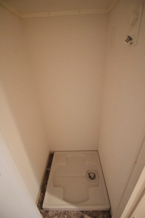 物件内観写真13　(洗濯機置場)