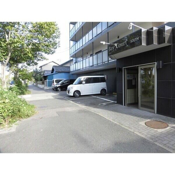 物件外観写真4　(駐車場)