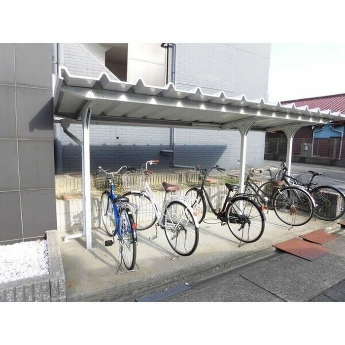 物件外観写真5　(駐輪場)