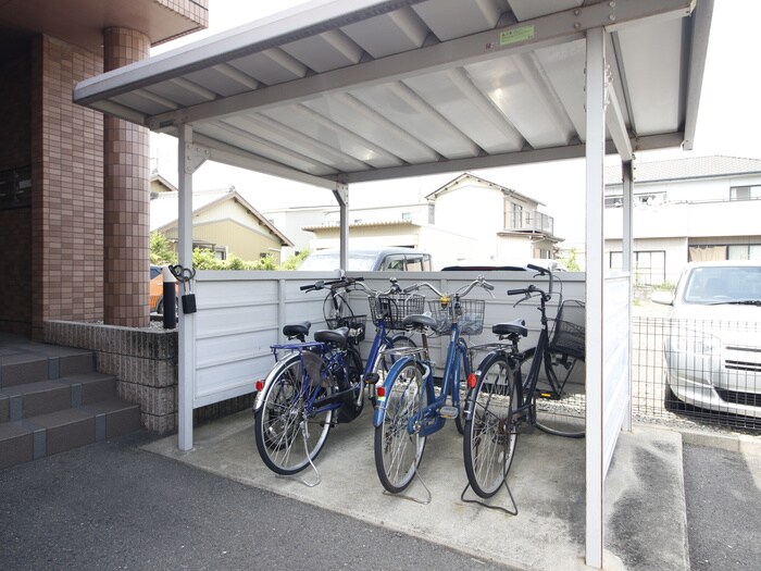 物件外観写真4　(駐輪場)