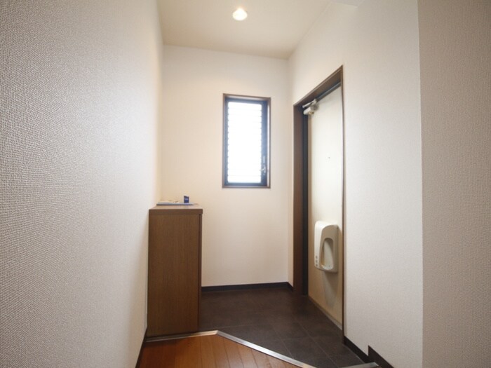 物件内観写真17　(玄関)