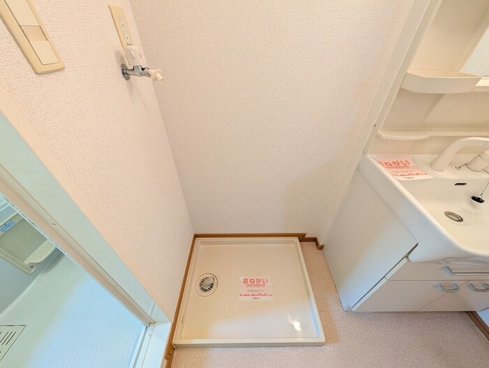 物件内観写真14　(洗濯機置場)