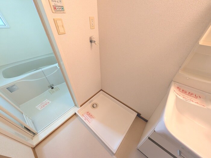 物件内観写真14　(洗濯機置場)