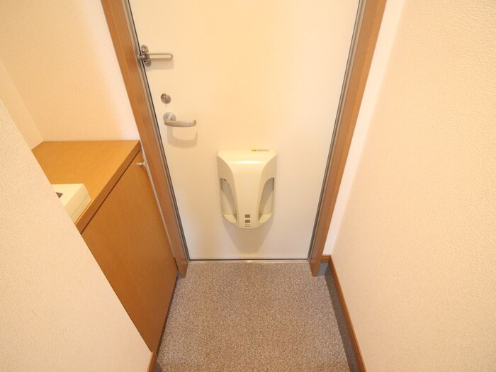 物件内観写真4　(玄関)