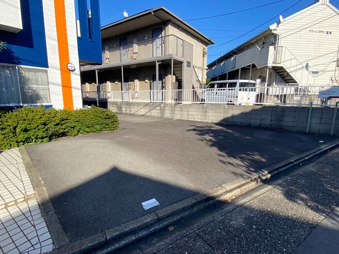 物件外観写真3　(駐車場)