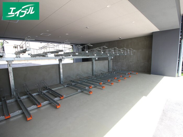 物件外観写真3　(駐輪場)