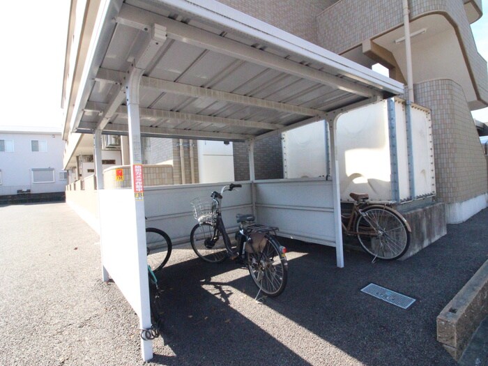 物件外観写真3　(駐輪場)