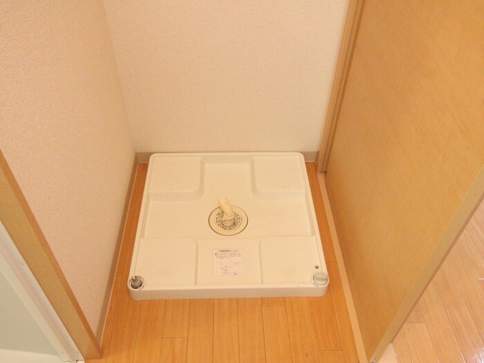 物件内観写真11　(洗濯機置場)