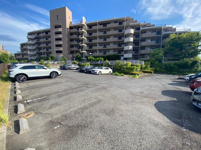 物件外観写真3　(駐車場)