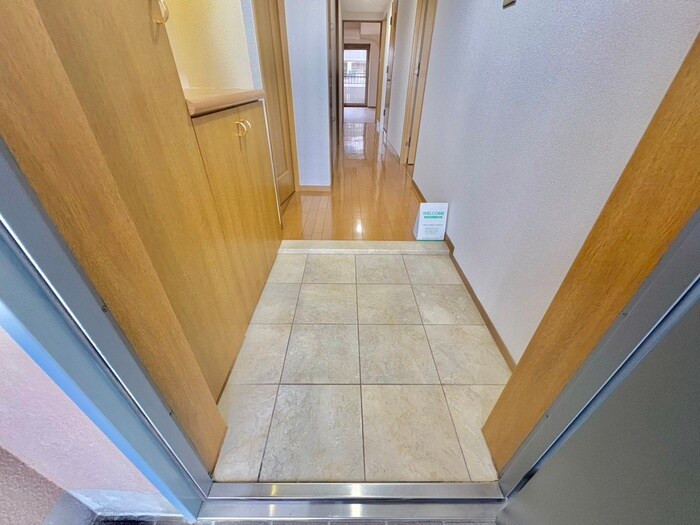 物件内観写真17　(玄関)