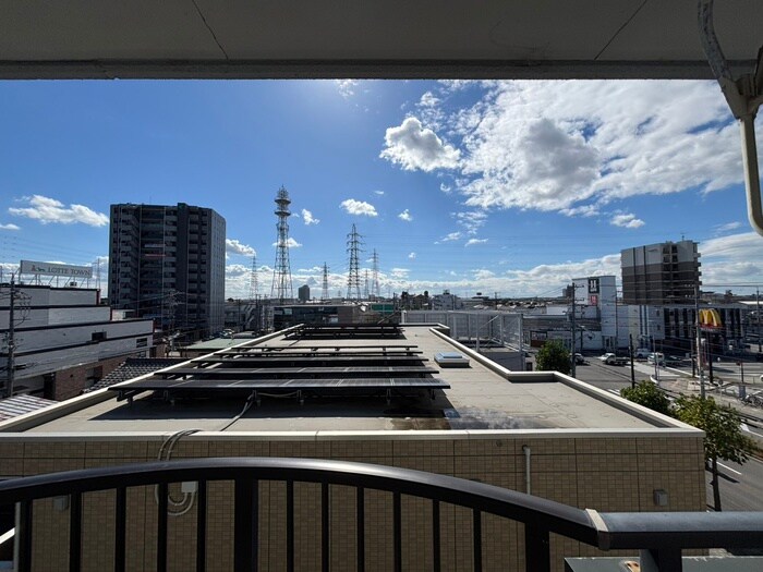 物件内観写真16　(室内からの展望)