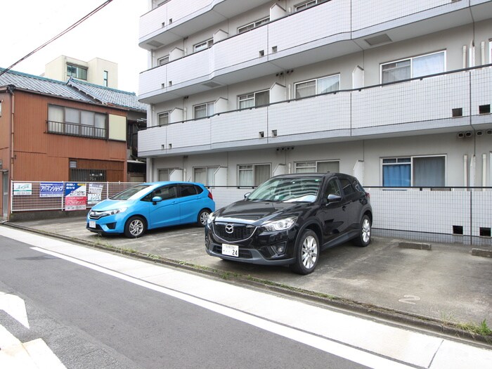 物件外観写真5　(駐車場)