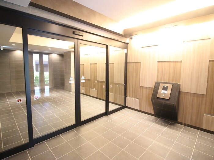 物件外観写真3　(エントランス部分)