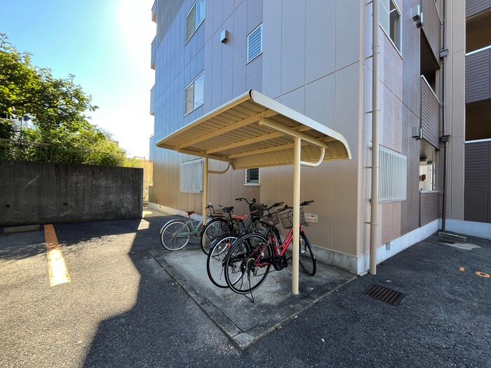 ライフピア野並の駐輪場