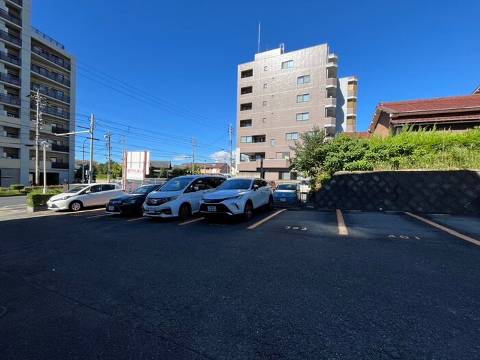 物件外観写真5　(駐車場)