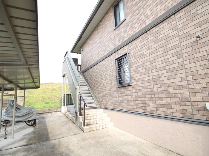 物件外観写真3　(エントランス部分)