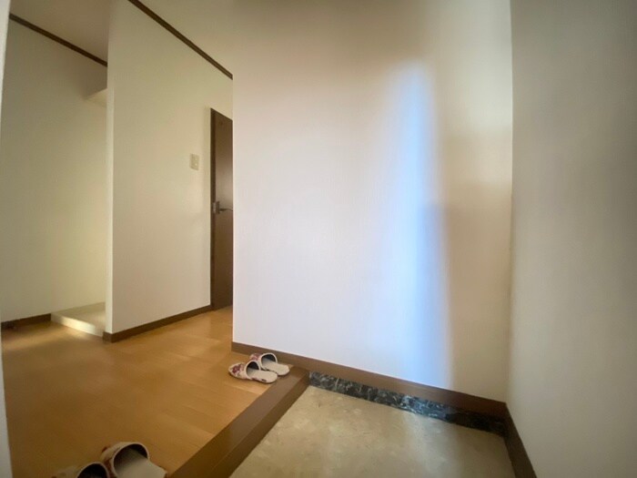 物件内観写真16　(玄関)