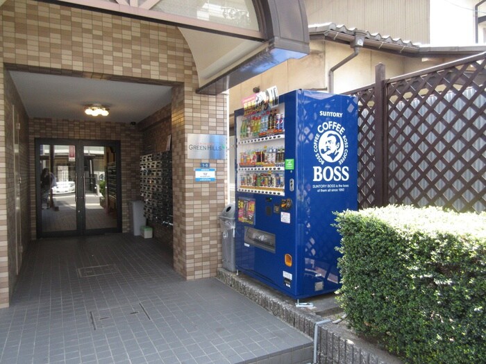 物件外観写真4　(エントランス部分)