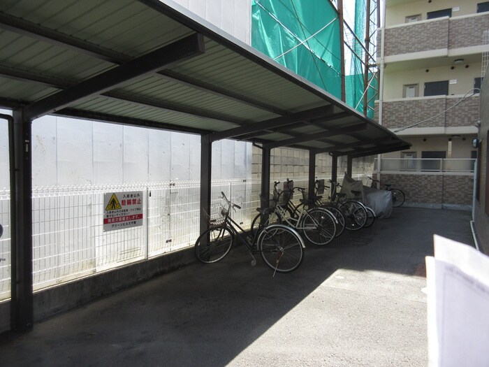 物件外観写真5　(駐輪場)