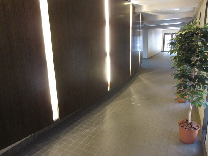 物件外観写真5　(エントランス部分)