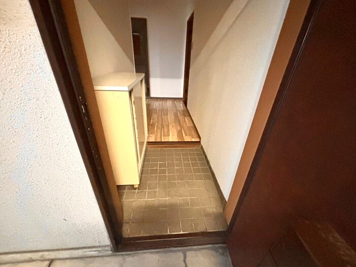 物件内観写真16　(玄関)