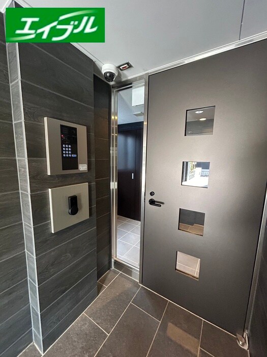 物件外観写真4　(エントランス部分)