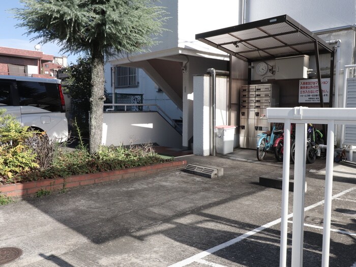 物件外観写真4　(駐車場)