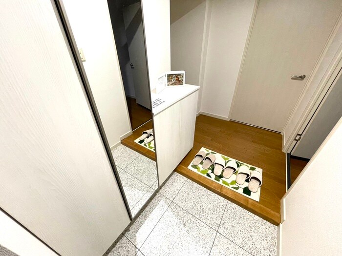 物件内観写真18　(玄関)