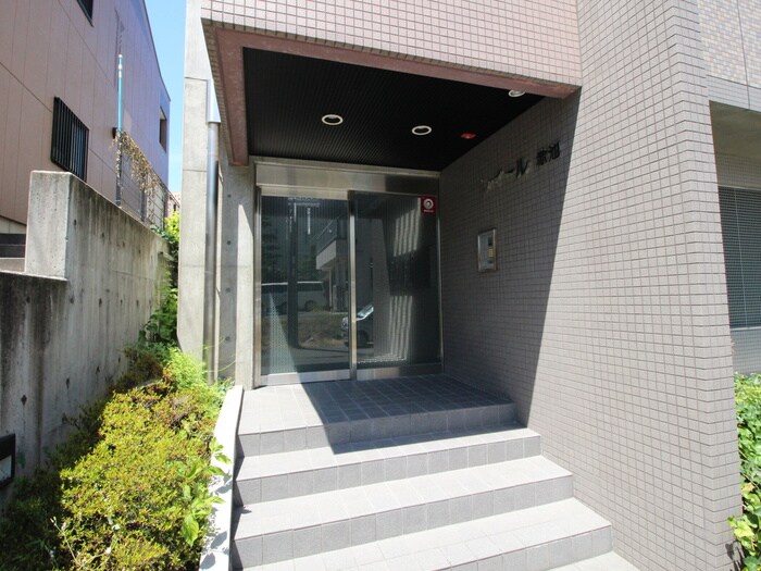 物件外観写真3　(エントランス部分)