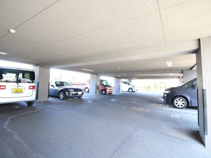 物件外観写真5　(駐車場)